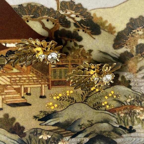 Sarah Coventry Gold Leaf Rhinestone Vintage Earrings - Picture 5 of 5